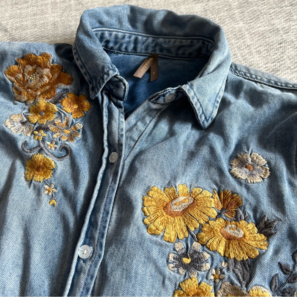 Stetson Women’s Lyocel Denim Shirt with Yellow Floral Embroidery Size Large - Picture 2 of 13